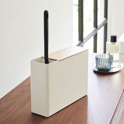 iellio（イエリオ）の「リン　替えモップ入れ付ハンディーワイパースタンド　＜山崎実業＞（掃除用品）」