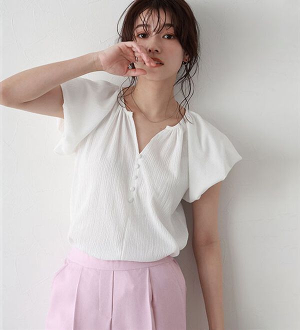 Pierrot（ピエロ）の「キーネックパフスリーブブラウス（ブラウス）」｜詳細画像