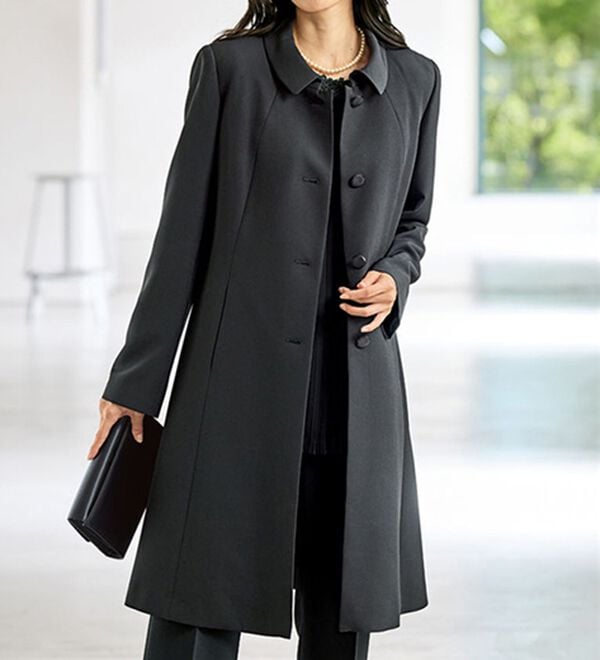 BELLUNA（ベルーナ）の「はっ水加工フォーマルコート（ライナー付）（ブラックフォーマル（喪服・礼服））」｜黒