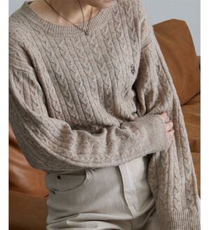 RANAN（ラナン）の「＜U.S.POLO ASSN.ユーエスポロアッスン＞ ワンポイントケーブルニット（ニット・セーター）」｜ベージュ