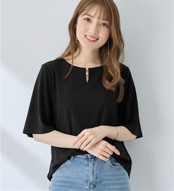alotta（アロッタ）の「【接触冷感】パールデザイン５分袖Ｔシャツブラウス（ブラウス）」｜詳細画像