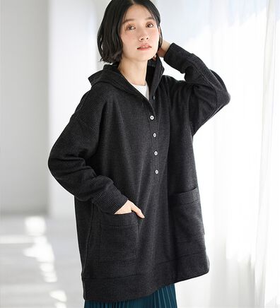 Viola e Viola（ヴィオラ エ ヴィオラ）の「ニット風カットソーパーカーチュニック（パーカー）」