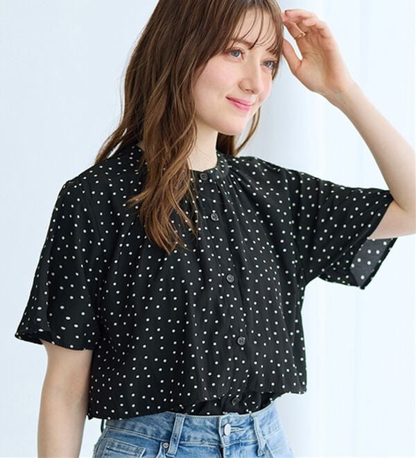 alotta（アロッタ）の「インコーデもすっきり決まる！前後２ＷＡＹケープ風ブラウス（ブラウス）」｜ブラックドット柄