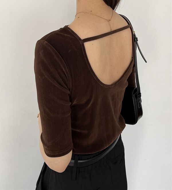 GeeRA（ジーラ）の「ベロアバックオープンカットソー（カットソー）」｜詳細画像
