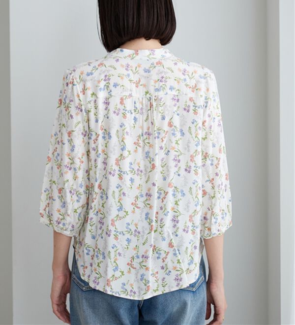 BELLUNA（ベルーナ）の「レーヨン素材ギャザー使いプリントブラウス（ブラウス）」｜詳細画像