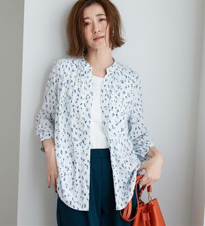 BELLUNA（ベルーナ）の「レーヨン素材ギャザー使いプリントブラウス（ブラウス）」｜アイボリー小紋柄