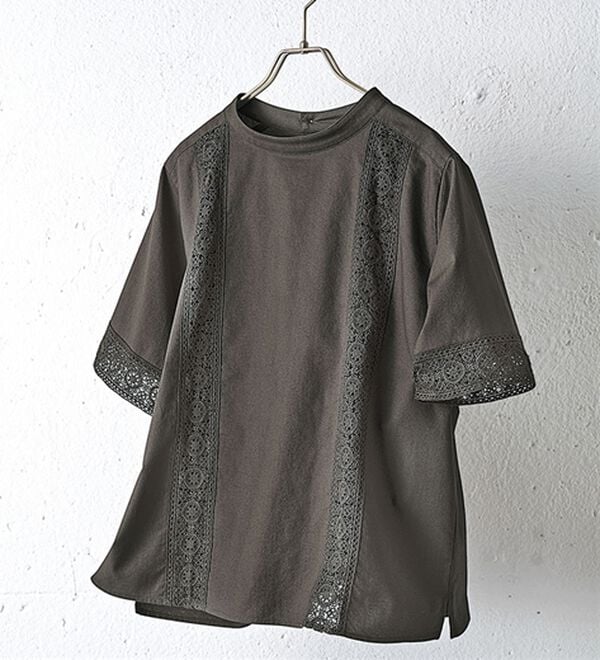 BELLUNA（ベルーナ）の「【肌に優しい】綿１００％上品レース切替褒められブラウス（ブラウス）」｜チャコール