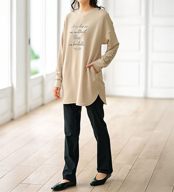 BELLUNA（ベルーナ）の「＜ＥＬＬＥ　Ａｃｔｉｖｅ＞ふんわり素材ロゴチュニック（チュニック）」｜詳細画像