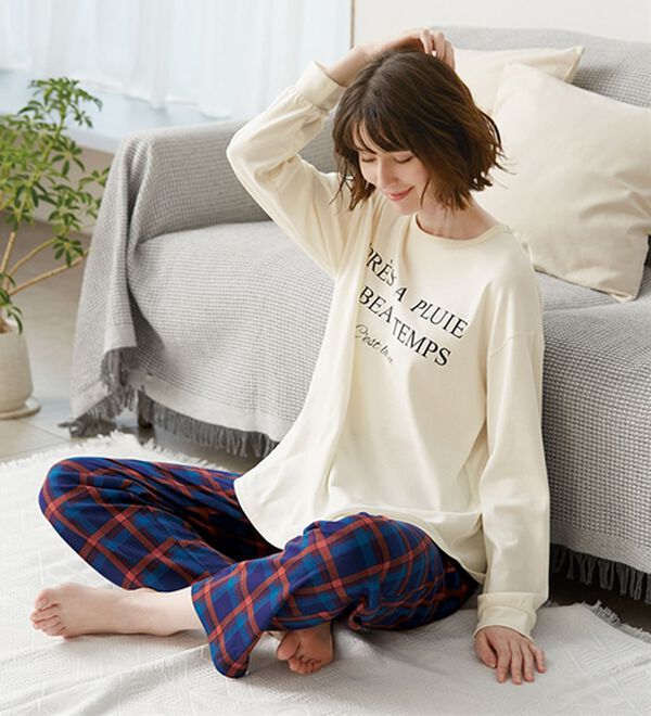 LAVIENNE（ラヴィエンヌ）の「綿１００％スムース素材ロゴ使いパジャマ（パジャマ・ルームウェア）」｜詳細画像