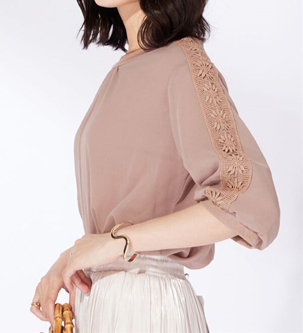 BELLUNA（ベルーナ）の「花柄レースシフォン重ねプルオーバー（カットソー）」｜詳細画像