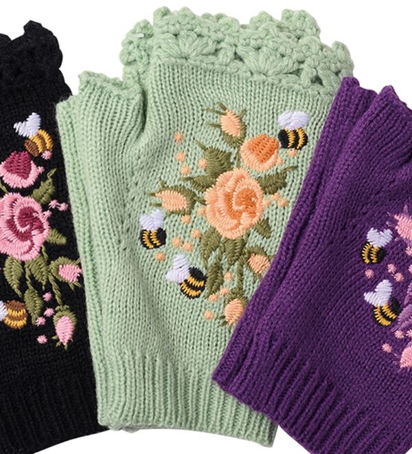 「バラ刺繍のハンドウォーマー（帽子）」｜緑