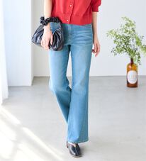 BELLUNA（ベルーナ）の「細見せ！セミフレアーデニムパンツ（フルレングスパンツ）」