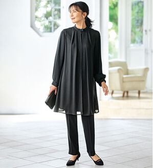 BELLUNA（ベルーナ）の「日本製素材！重ね着風チュニックセットアップ（ブラックフォーマル（喪服・礼服））」｜黒