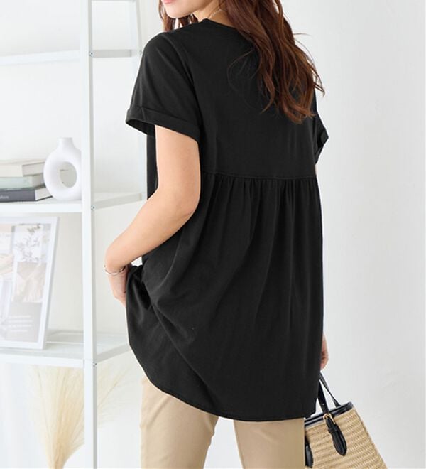 Viola e Viola（ヴィオラ エ ヴィオラ）の「すっきり魅せ切替Ａラインチュニック（チュニック）」｜ブラック