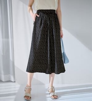 alotta（アロッタ）の「【選べる２丈】さらっと上品！サテンワイドパンツ（ワイドパンツ・ガウチョ）」｜ブラックドット柄／ショート丈