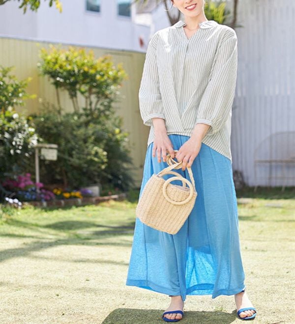 Viola e Viola（ヴィオラ エ ヴィオラ）の「衿付き裾タックスキッパーブラウス（ブラウス）」｜オフ系ストライプ