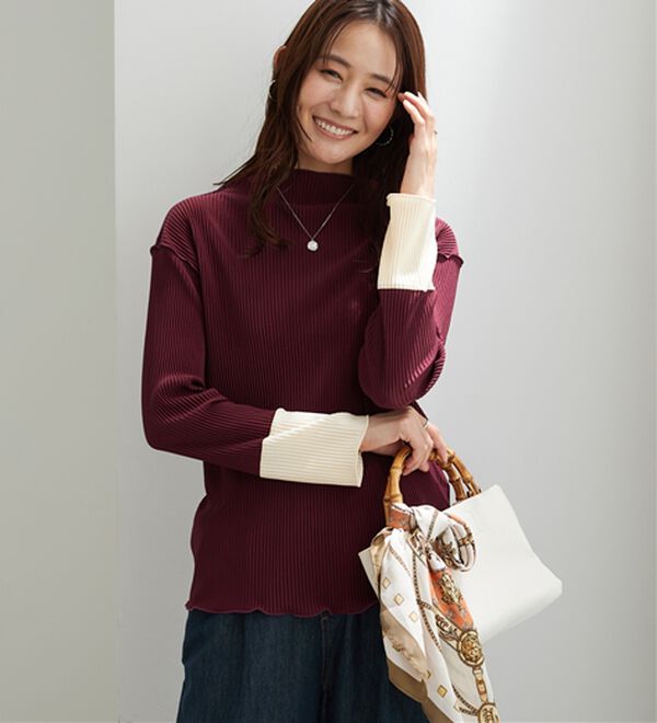 BELLUNA（ベルーナ）の「プリーツ素材配色デザインプルオーバー（カットソー）」｜ボルドー系