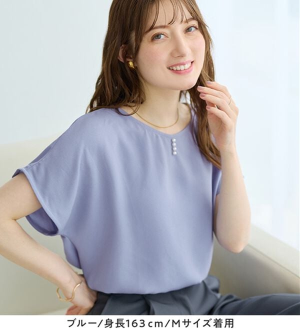 alotta（アロッタ）の「【イージーケア】パール調ボタンデザインブラウス（ブラウス）」｜詳細画像