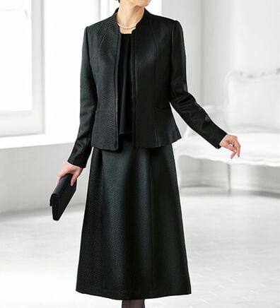 BELLUNA（ベルーナ）の「北陸幾何柄ジャカード素材ワンピースアンサンブル（ブラックフォーマル（喪服・礼服））」