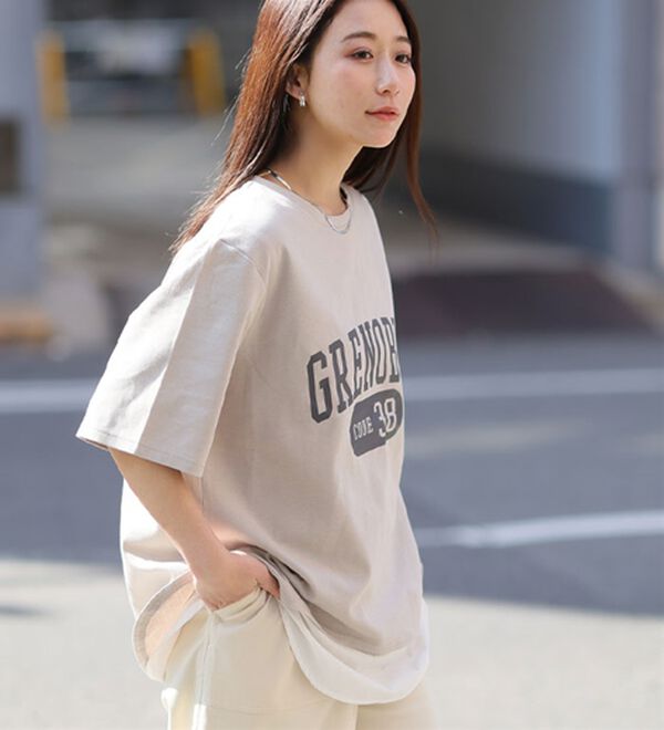 A HAPPY MARILYN（アハッピーマリリン）の「【Ｍ～８Ｌ】【接触冷感・ＵＶ対策】カレッジプリント裾ラウンドＴシャツ（Tシャツ）」｜詳細画像