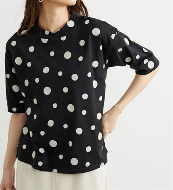 BELLUNA（ベルーナ）の「ランダムドット柄ワイドネックプルオーバー（カットソー）」｜詳細画像