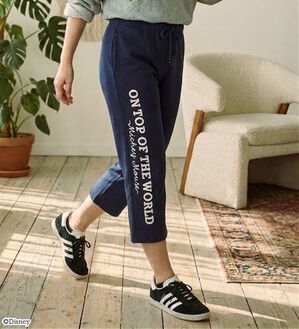 「＜Ｄｉｓｎｅｙ＞【ミッキー】裏メッシュ刺しゅう使いクロプトパンツ（その他パンツ）」｜ネイビー