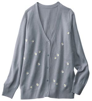 BELLUNA（ベルーナ）の「花柄刺しゅうニットカーディガン（ニットカーディガン）」｜サックス