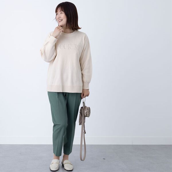 BELLUNA（ベルーナ）の「ロゴ刺しゅうニットプルオーバー（ニット・セーター）」｜詳細画像