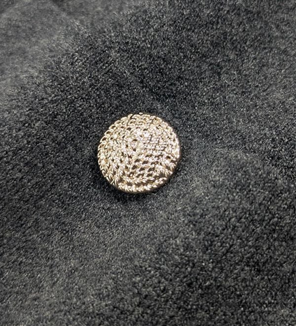 BELLUNA（ベルーナ）の「金ボタン使いニットカーディガン（ニットカーディガン）」｜詳細画像