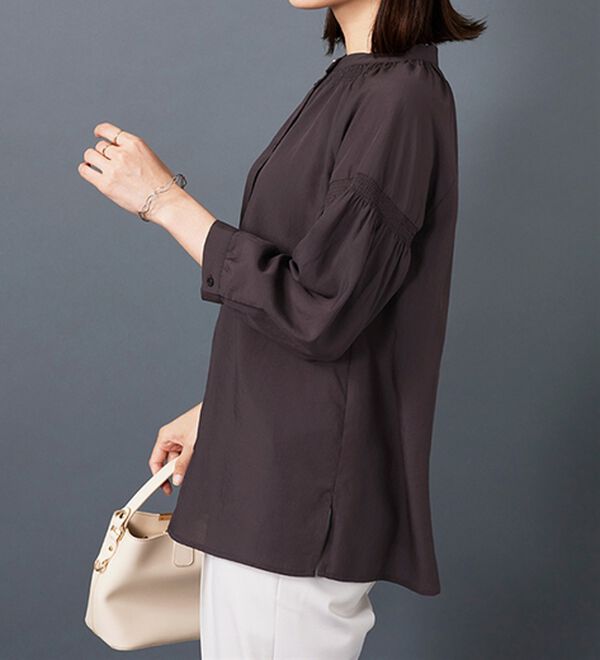 BELLUNA（ベルーナ）の「ビンテージ素材シャーリング使いブラウス（チュニック）」｜詳細画像