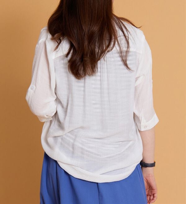 BELLUNA（ベルーナ）の「スラブ素材裾ボタン使いシャツアンサンブル（アンサンブル）」｜詳細画像