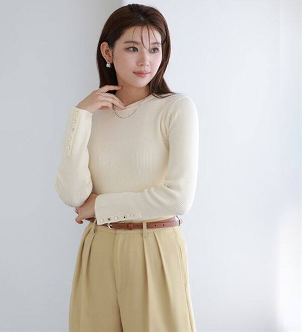 Pierrot（ピエロ）の「【選べるネック】袖ボタンリブニット（ニット・セーター）」｜詳細画像