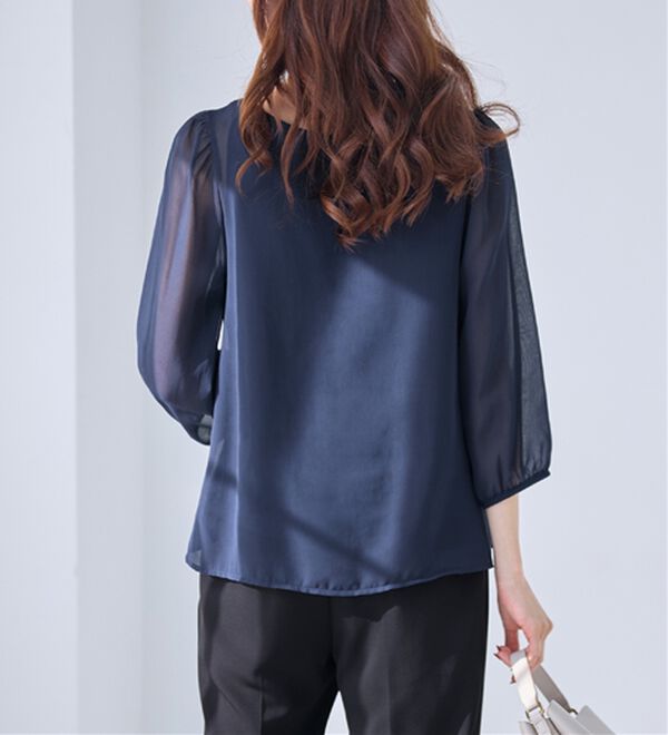 alotta（アロッタ）の「【５つの機能付】ひんやり！アクセ付シフォンタックブラウス（ブラウス）」｜詳細画像