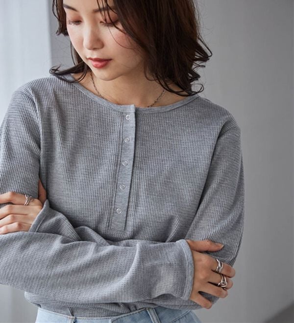 RANAN（ラナン）の「ヘンリーネックワッフルロンＴ（カットソー）」｜グレー