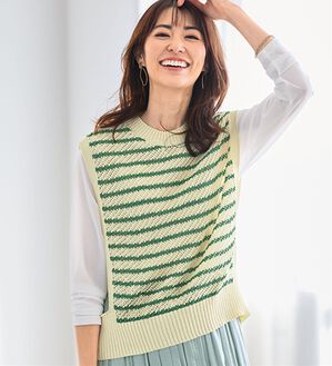 BELLUNA（ベルーナ）の「ボーダーを上品に着こなすニットベスト（ベスト）」｜アイボリー&times;グリーン