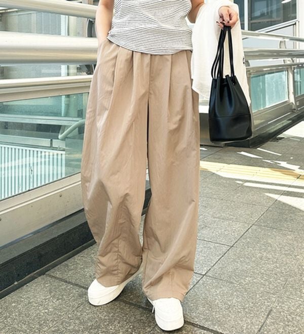 GeeRA（ジーラ）の「さらとろ素材が嬉しい！ダブルタックワイドパンツ（フルレングスパンツ）」｜詳細画像