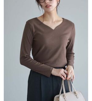 Pierrot（ピエロ）の「【選べる３ネック】華奢見えテレコリブカットソー（カットソー）」｜ブラウン