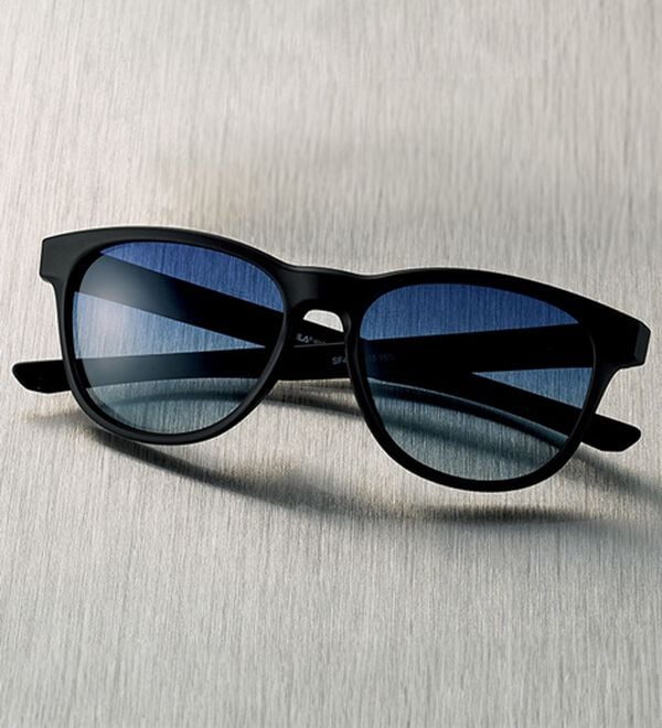 「シーンで選ぶ！ブランドファッショングラス（メンズスポーツ用品）」｜FILAブルーハーフ