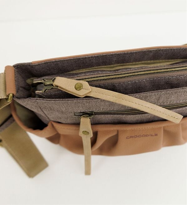 BELLUNA（ベルーナ）の「＜クロコダイル＞デザイン切替ショルダー（ショルダーバッグ）」｜詳細画像