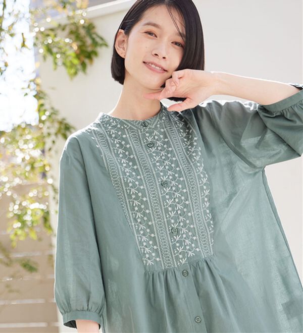 群言堂の、刺繍が素敵なチュニックです。 群言堂チェック柄 チュニック 石見銀山 群言堂 登美 シャツワンピース 群言