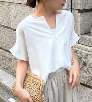RANAN（ラナン）の「【汗シミ防止】ひんやり&防シワ前後2WAYハーフジップブラウス（ブラウス）」｜ホワイト