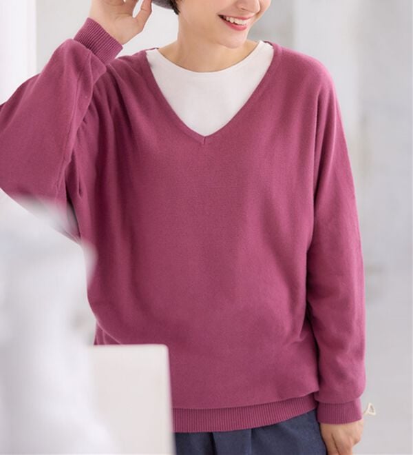 Viola e Viola（ヴィオラ エ ヴィオラ）の「【静電気防止】綿１００％Ｖネックドルマンセーター＜Ｍ～４Ｌ＞（ニット・セーター）」｜パープルピンク