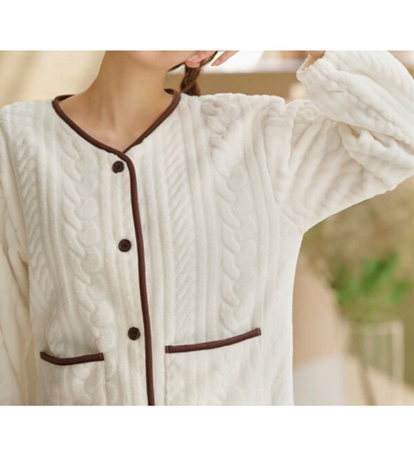 YU'NOW（ユナウ）の「【上下２点セット】ケーブルニット風もこもこカーディガンセット（パジャマ・ルームウェア）」｜詳細画像