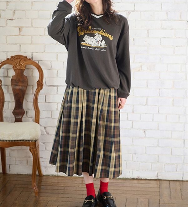 BELLUNA（ベルーナ）の「＜Ｄｉｓｎｅｙ＞【１０１匹わんちゃん】裏毛Ｖネックトレーナー（カットソー）」｜詳細画像
