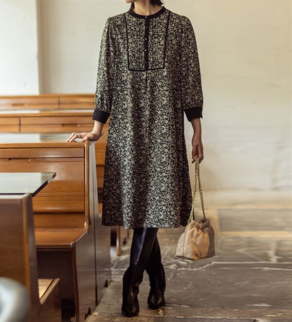 BELLUNA（ベルーナ）の「ビンテージ柄ピンタック使いワンピース（その他ワンピース）」｜詳細画像