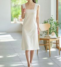 YU'NOW（ユナウ）の「【抗菌防臭】【吸水速乾】ブラ紐隠しのインナーワンピース（スリップ・ペチコート）」