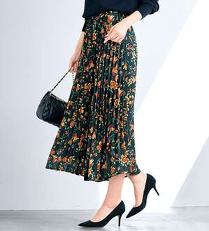 VINNO（ヴィノ）の「上品花柄プリーツスカート（ロングスカート）」｜グリーン系