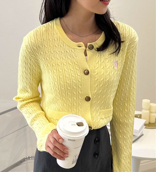 RANAN（ラナン）の「＜Ｕ．Ｓ．Ｐ＞ゴールド調ボタン刺繍ケーブルカーディガン（ニット・セーター）」｜詳細画像