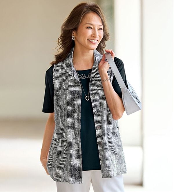 BELLUNA（ベルーナ）の「シャドーチェック素材ストライプジレアンサンブル（パーカー）」｜黒系