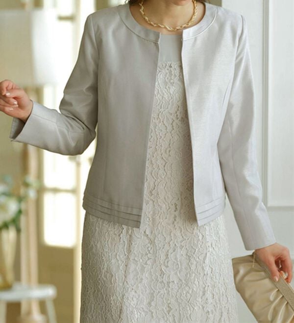 BELLUNA（ベルーナ）の「シャンタン素材ノーカラージャケットレースワンピースアンサンブル（ワンピースセットスーツ）」｜詳細画像